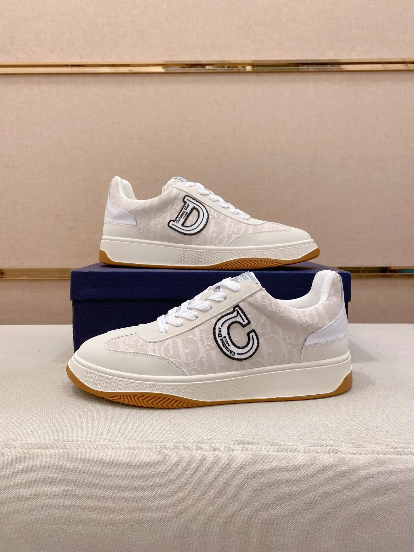 Men's shoes 💰: 400💰 [Dior·Dior] New casual sports style men's shoes, new spring and summer design, perfect workmanship, lace-up lazy style to create wardrobe quality, upper: imported cowhide, sheepskin lining is soft and comfortable, ultra-light TPU wear-resistant outsole, simple, versatile fashion men's shoes, excellent color code number 38--44. (Can be customized for 45 non-refundable)